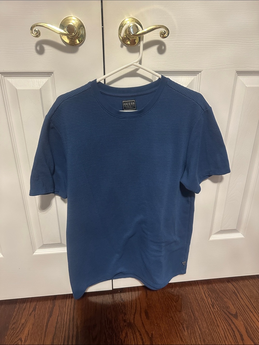 GUESS Men's Short-Sleeve Ribbed Tee in Navy Blue